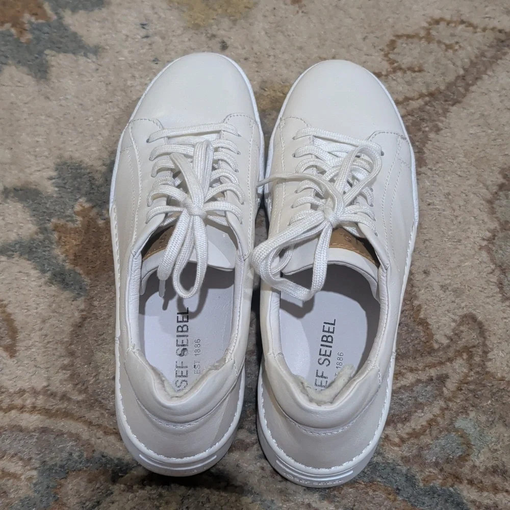 Josef Seibel Claire 01 Women's White Leather Low-Top Sneaker